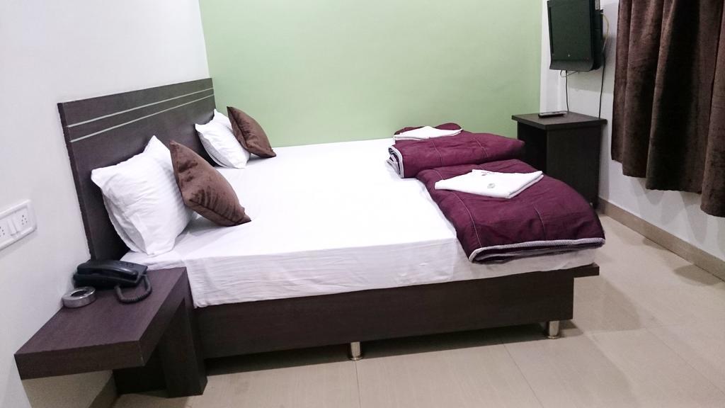 Hotel Preetam Aurangabad Extérieur photo